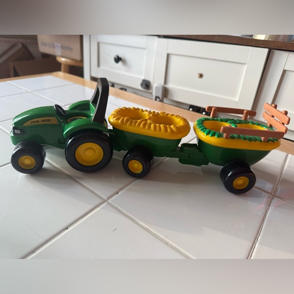Vintage John Deere Pull-Along Animal Hayride Tractor Toy Tomy ERTL - No Sound - Picture 3 of 9